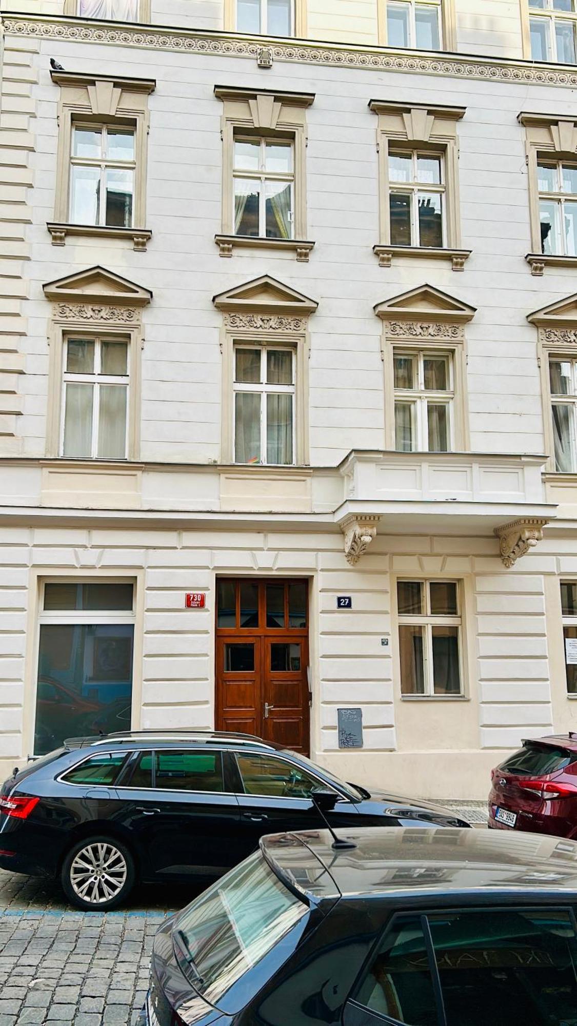 Green Balcony & King Size Bed Praga Exterior foto